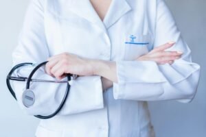 Como Gravar Vídeos Médicos sem Parecer um Robô Lendo Teleprompter